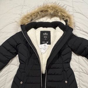 Hollister Women's Black Puffer Jacket with Faux Fur Hood